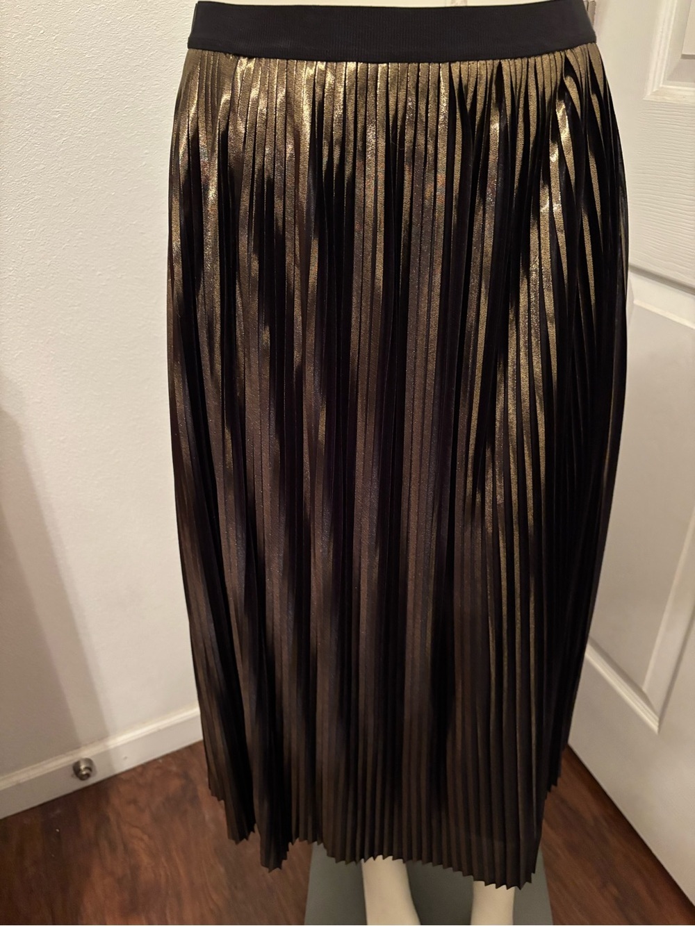 Lane Bryant Midi Skirt Black & Metallic Gold Pleated 26/28 NWT - Picture 2 of 5